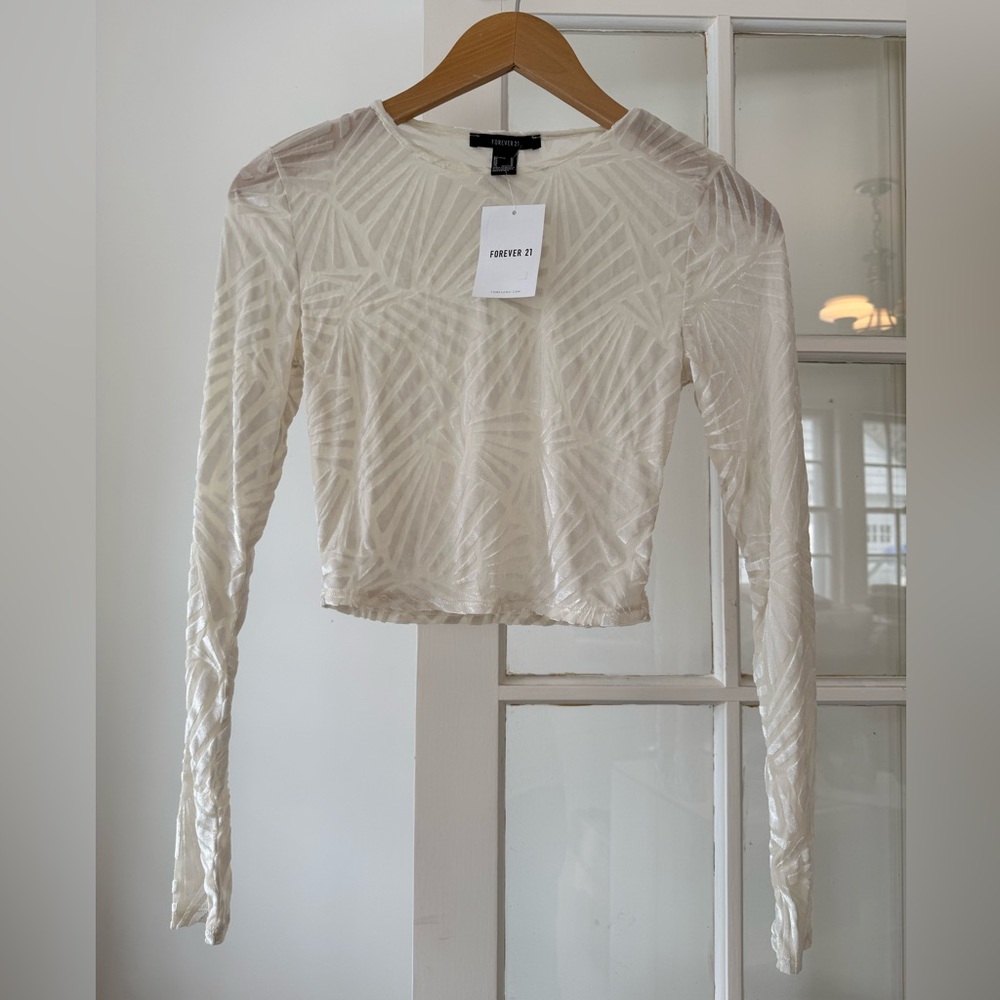Forever 21 Textured White Long Sleeve Top size Medium